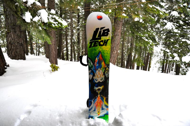 Illustration for article titled Lib-Tech Travis Rice Snowboard w/Magne-traction and Banana: Snowmodo Review